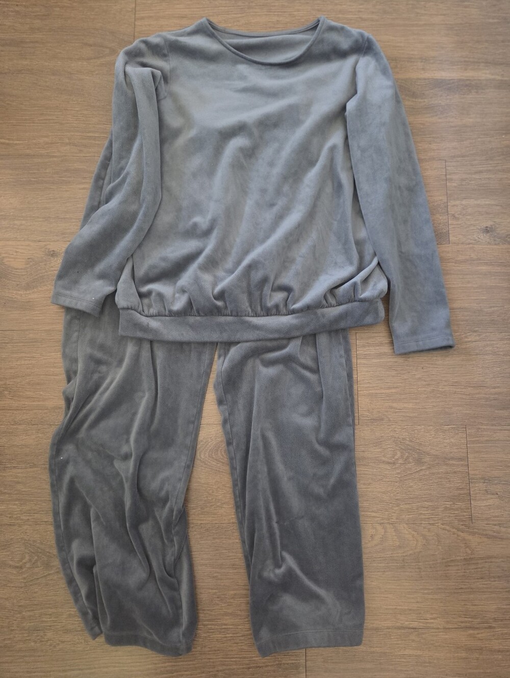Uniqlo Ultra Stretch Smooth Lounge Velvet Two-Piece Lounge Set - Slate Gray